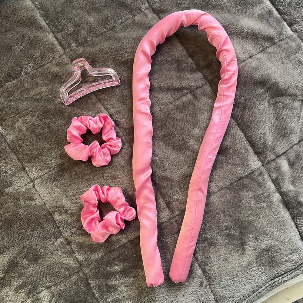 🔥3/$15 Pink Heatless Curler Rod with Scrunchies